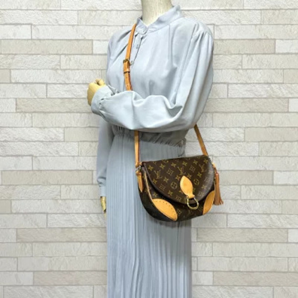 Louis Vuitton Handbags - Louis Vuitton Monogram Shoulder Canvas Saint Bag Brown Cloud